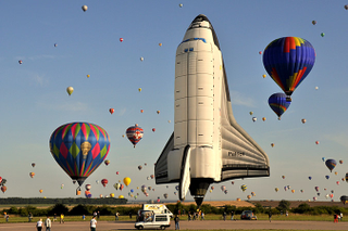 Illustration for article titled The Strangest Hot-Air Balloons To Ever Grace The Skies